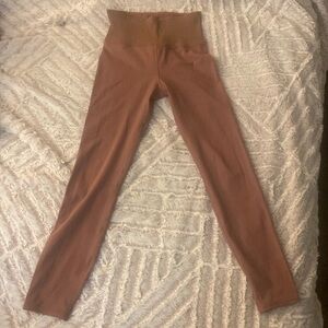 NWOT Vuori Leggings. Size Small.